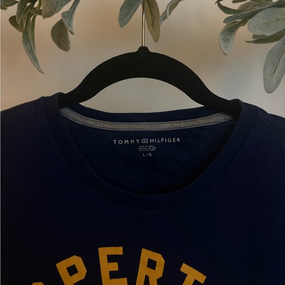 Tommy Hilfiger shirt - Picture 2 of 3